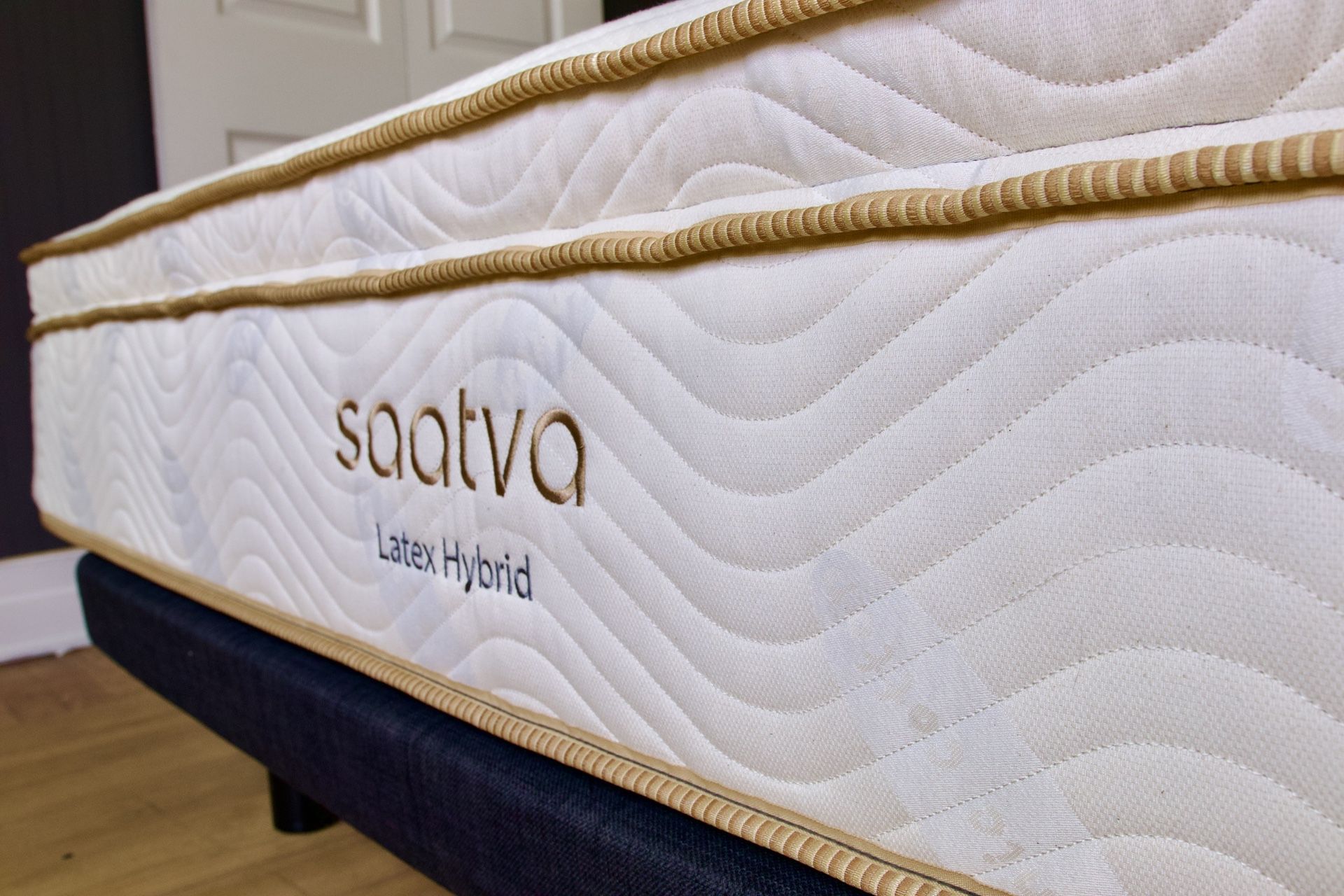 Organic Special!! King Saatva Latex Hybrid Mattress!! Like New!!