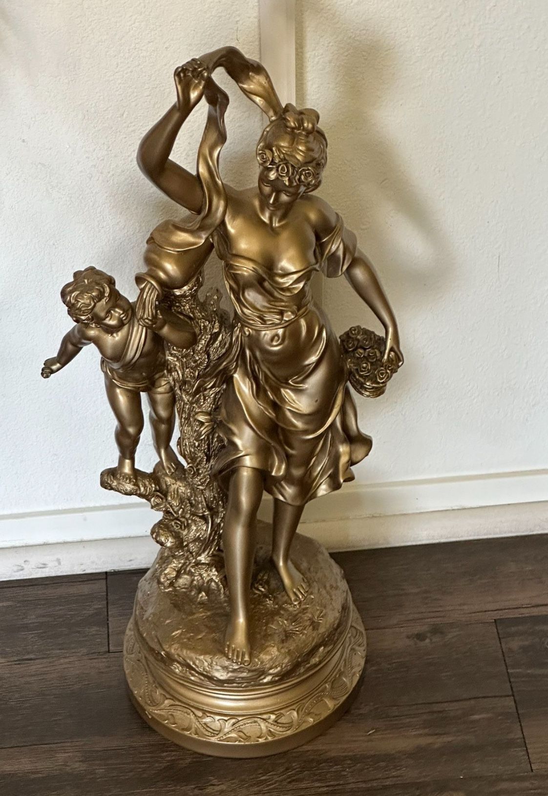 2 Statues