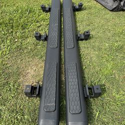 Running boards 18-24 jeep wrangler 4 doors. $200 se habla español. 