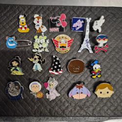 20 Disney trading pins lot set.Tradeable at all disney parks.