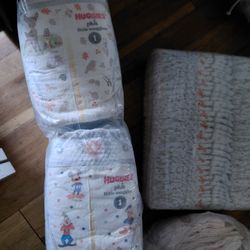 Diapers size 1 huggies plus+ and kirkland 