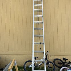 28’ Aluminum Ladder 