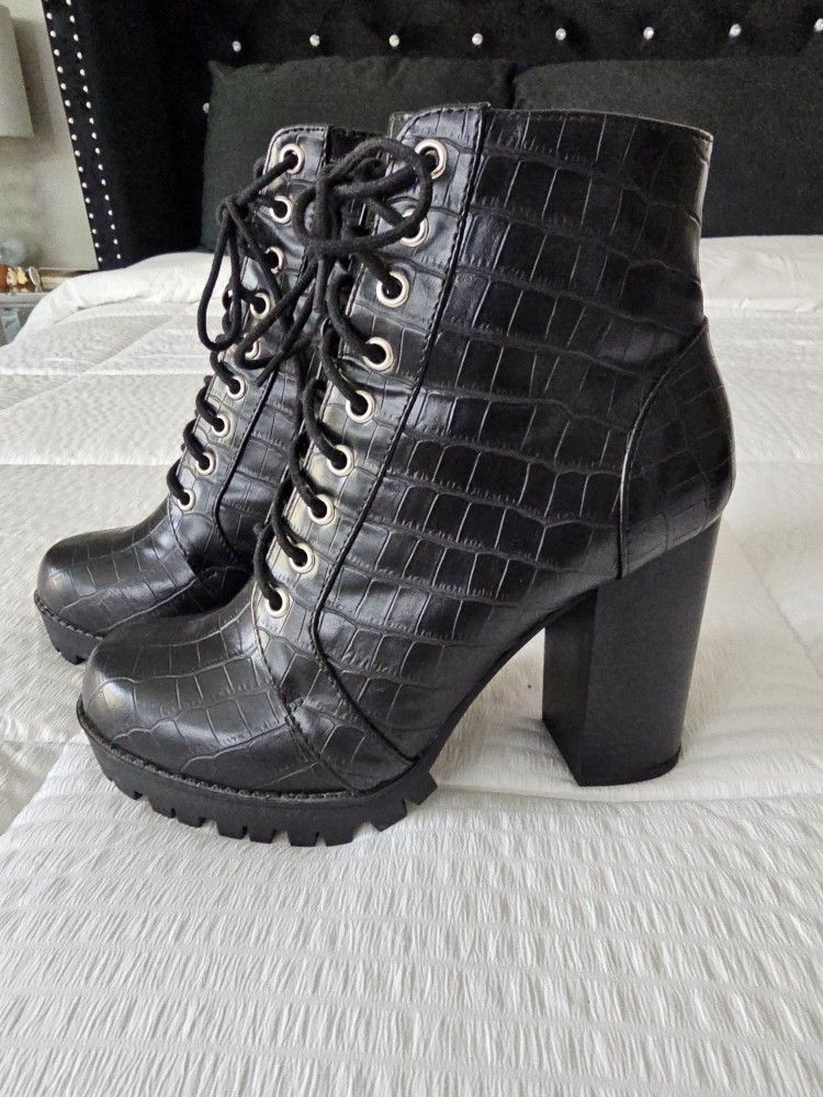 Boots, crocodile Print