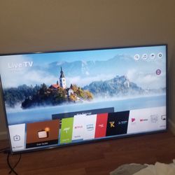 70 Inches TV LG  WORKS GOOD 200 DOLLARS 