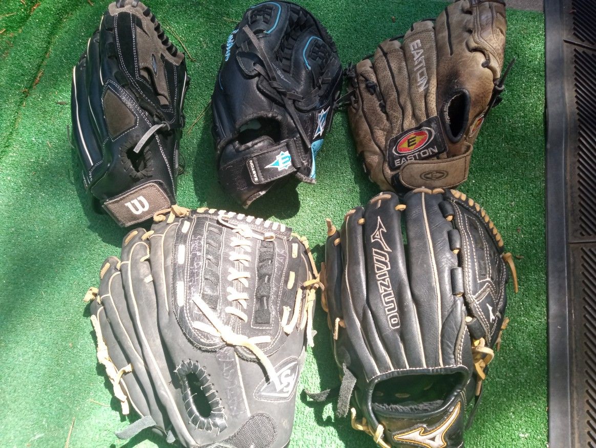 BASEBALL PLAYER GLOVE SIZE 12 & 13 only $80 Each! Better Hurry 😁😉