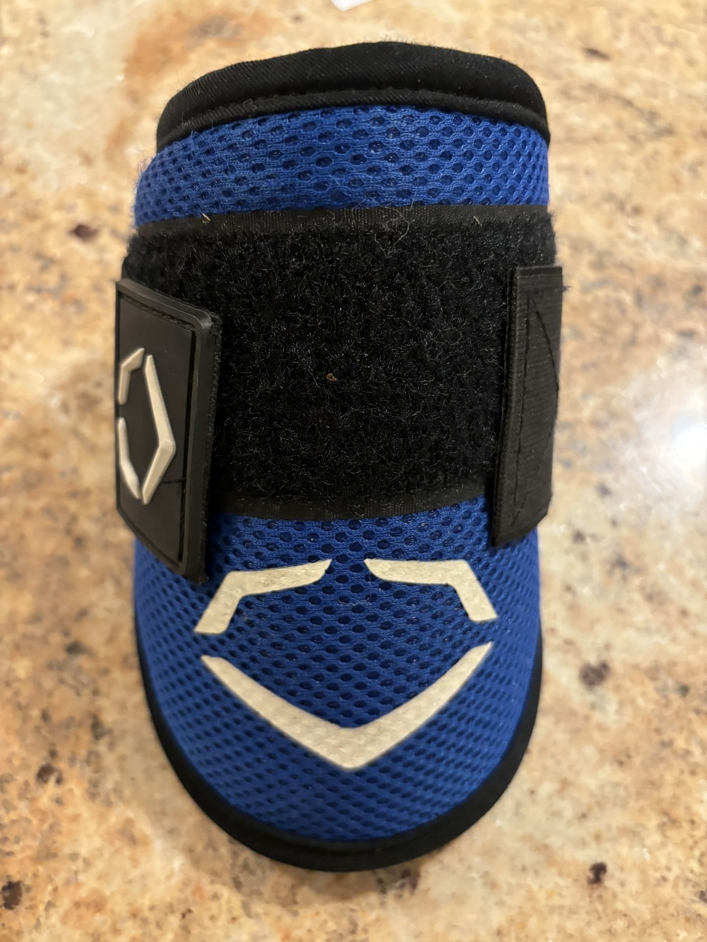 Evoshield Youth Elbow Guard, Great Condition, Barely Used
