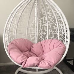 Wicker Egg Chair With Stand