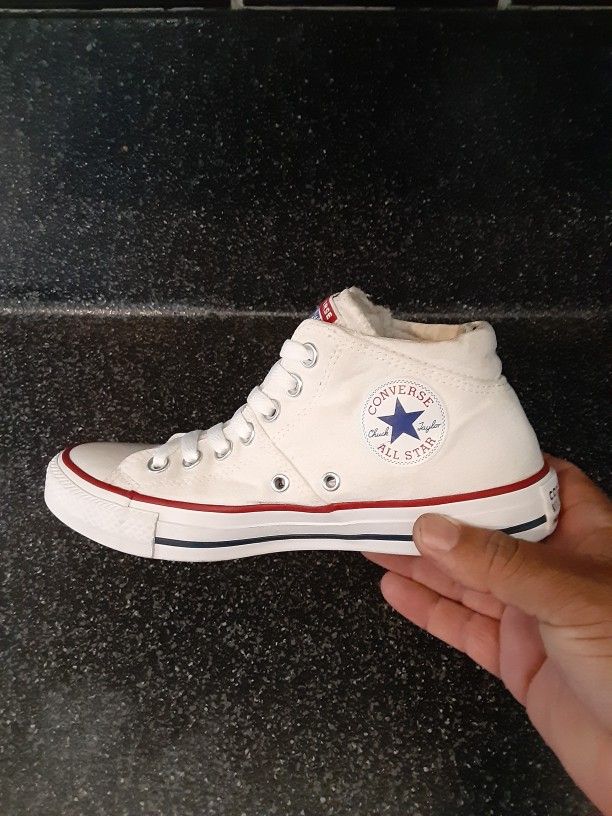 Converse womens 7.5 Good Condition