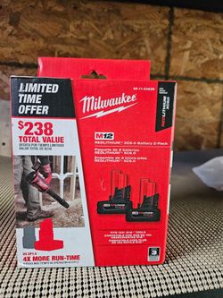 2 baterias Milwaukee  12 voltios