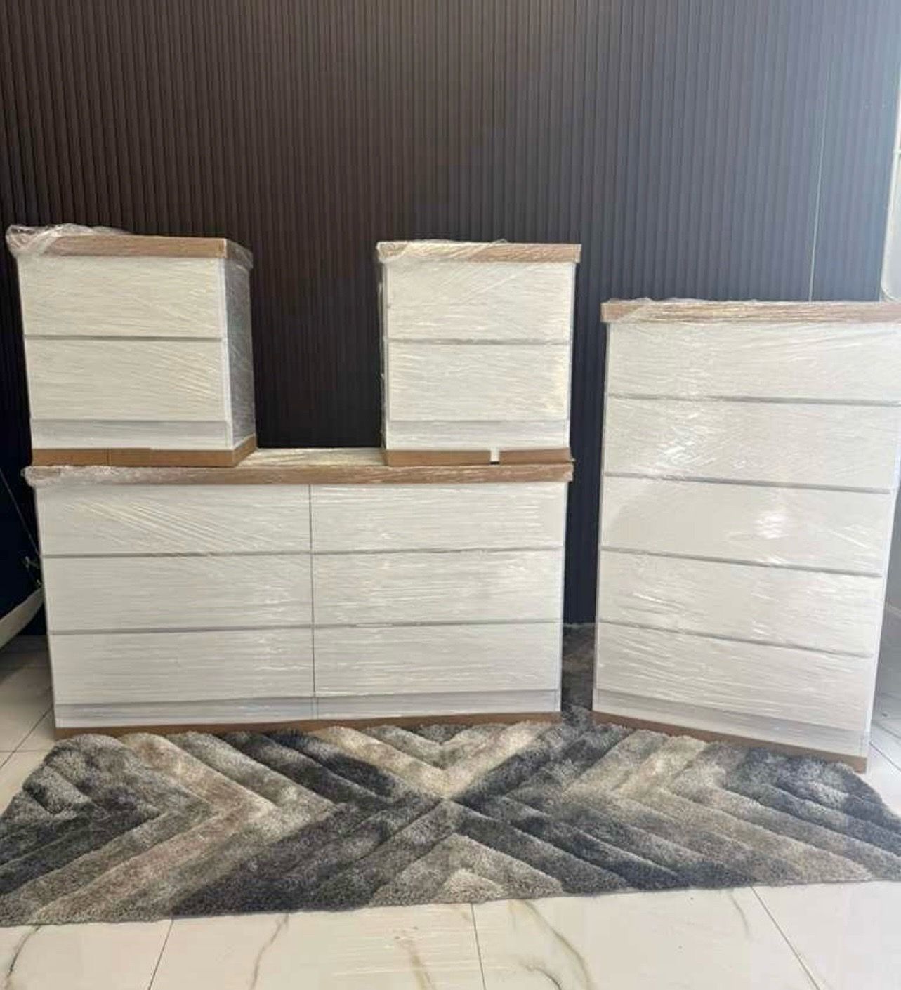 Dresser, chest and 2 Nightstands - Cómoda, Gavetero y 2 mesitas de noche