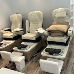 Pedicure stations 