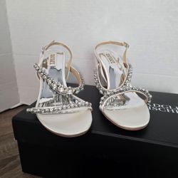 Badgley Mischka Natasha White Satin Pearl Crystal Block Heel Sandals Size 7