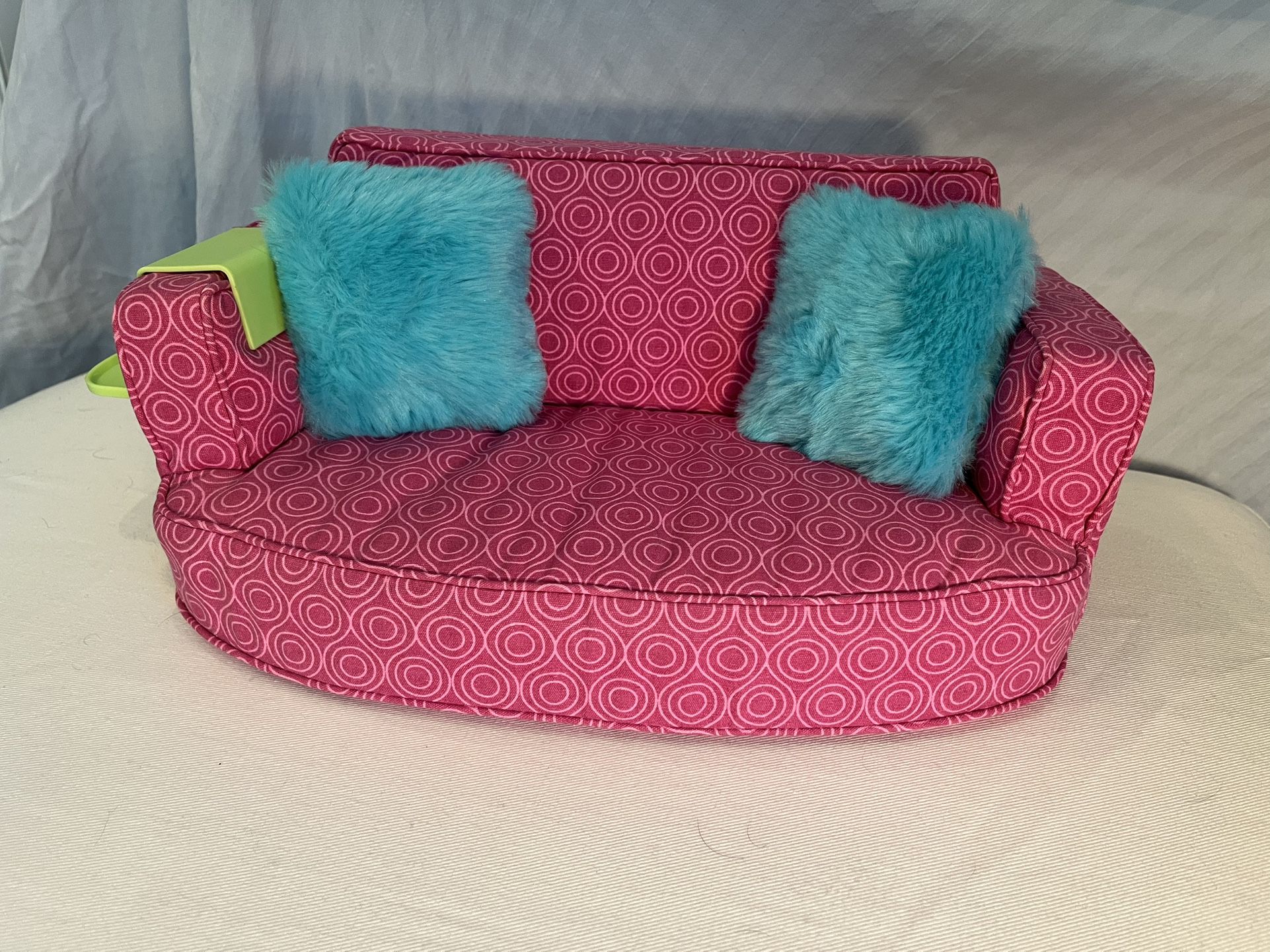 American Girl Doll 2015 Truly Me COMFY COUCH Pink Sofa with Blue Fuzzy Pillows