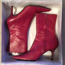 Steve Madden, Chicago Raspberry Leather Boots.Size 7 1/2