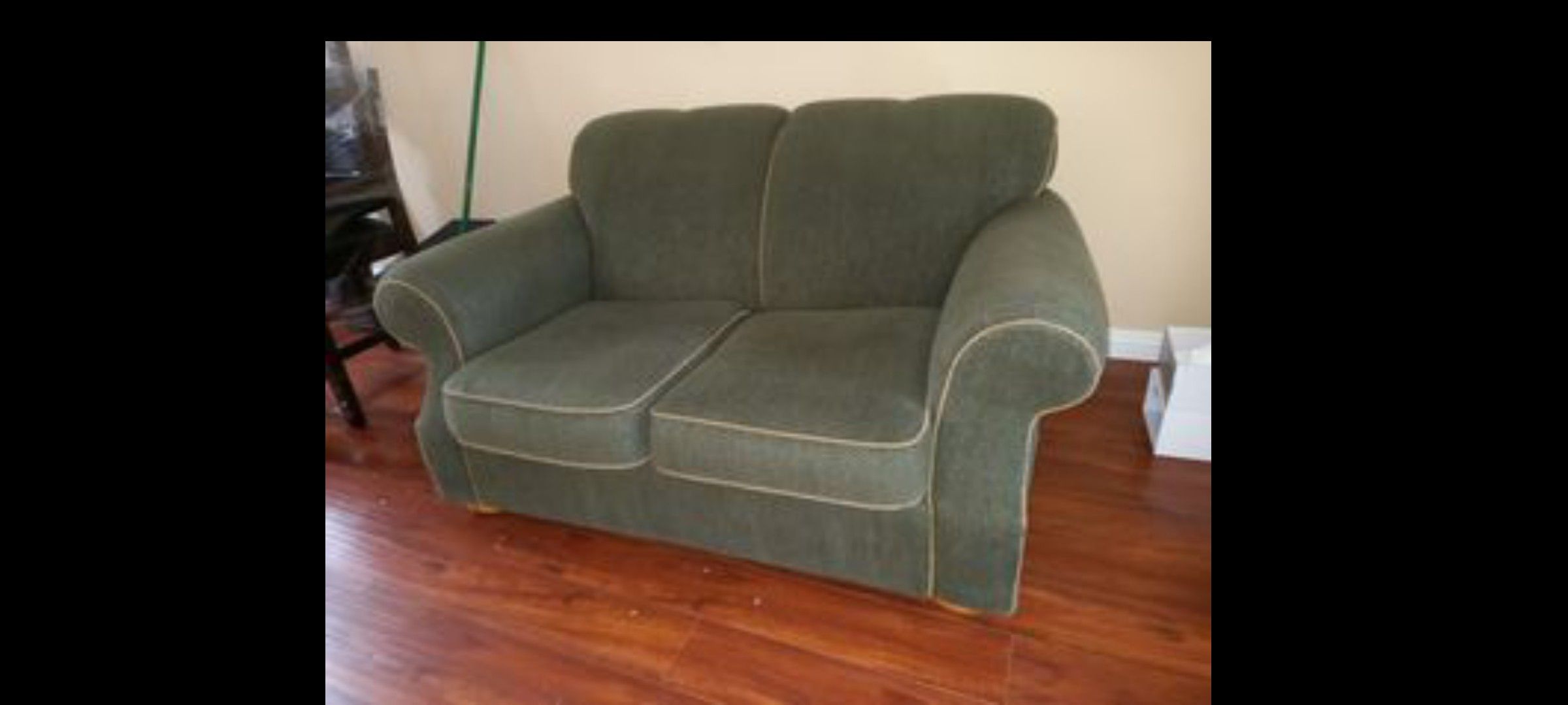 Compact sofa 2 seats 62"×42". Perfect condition! Delivery is avaliable.