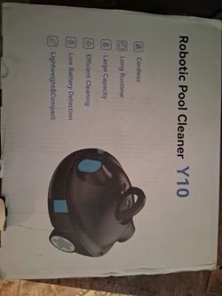 Robotic pool cleaner with brush rotation