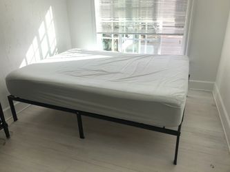 Metal Platform Bed Frame with Mattress