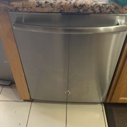 GE Dishwasher With Heated Dry