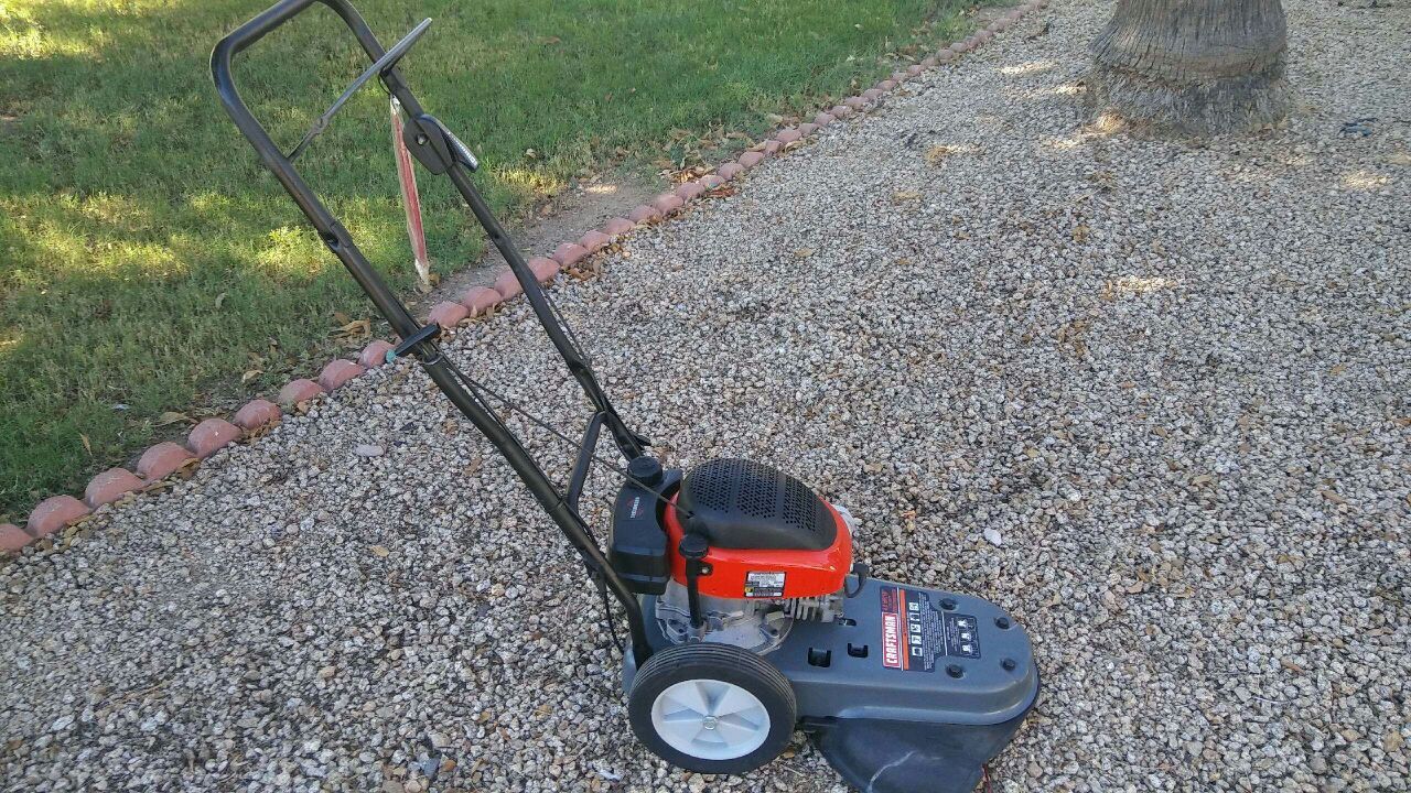 Selling a Craftsman Weed Trimmer 4.0 HP/18" Lite Duty for Sale in