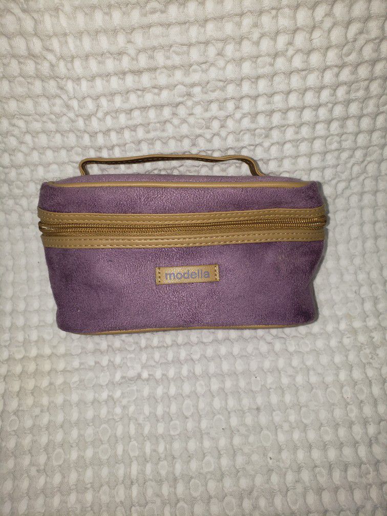 Modella makeup case  with key ring and inside pocket . Good condition 