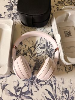 Beats Solo 4 Wireless Headphones Cloud Pink - Tested w/ Case