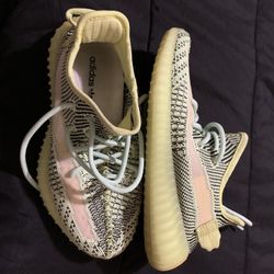 Boys Yeezys Size 5 Only Worn Twice 