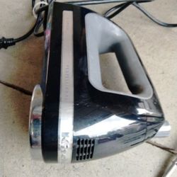 KitchenAid Hand Mixer W Attachments. 