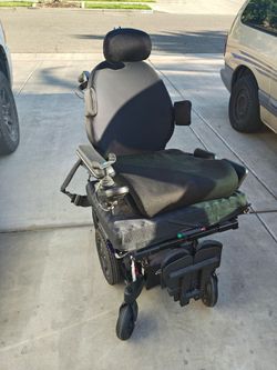 Q300 M mini power chair 3000 firm NEW see pictures for details specs