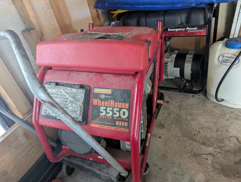 Generac 5550 WATT GENERATOR - By Briggs & Stratton