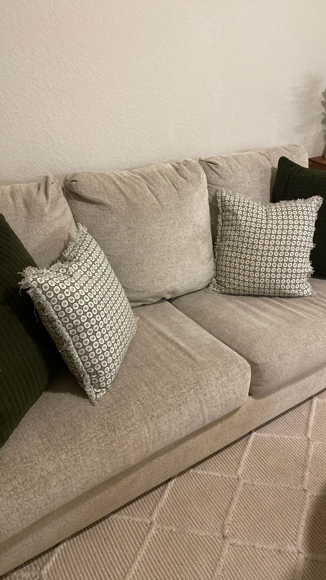 Comfortable 3 Seater Couch With A Pullout Bed