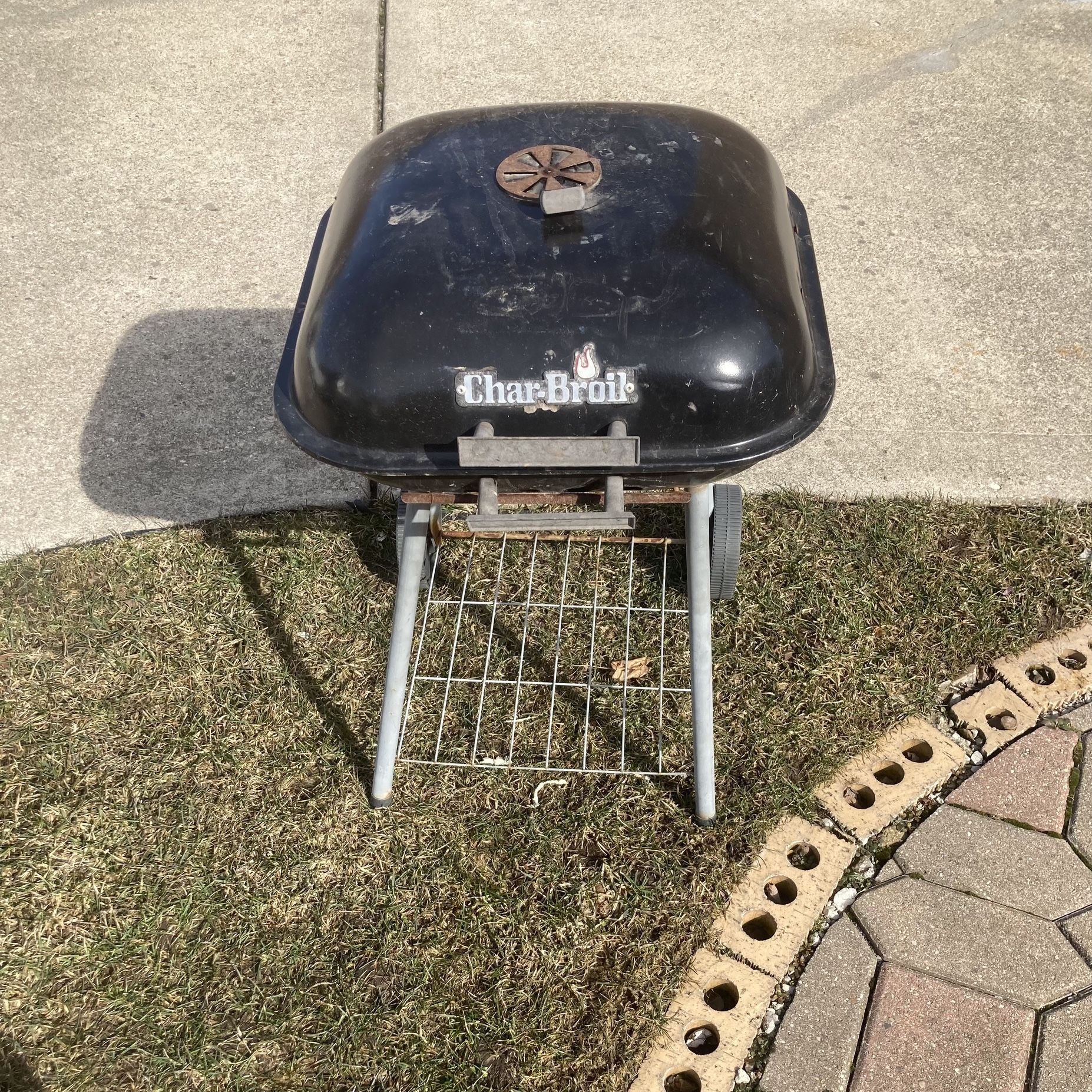 Weber Big Or Small Grill for Sale in Morton Grove IL OfferUp