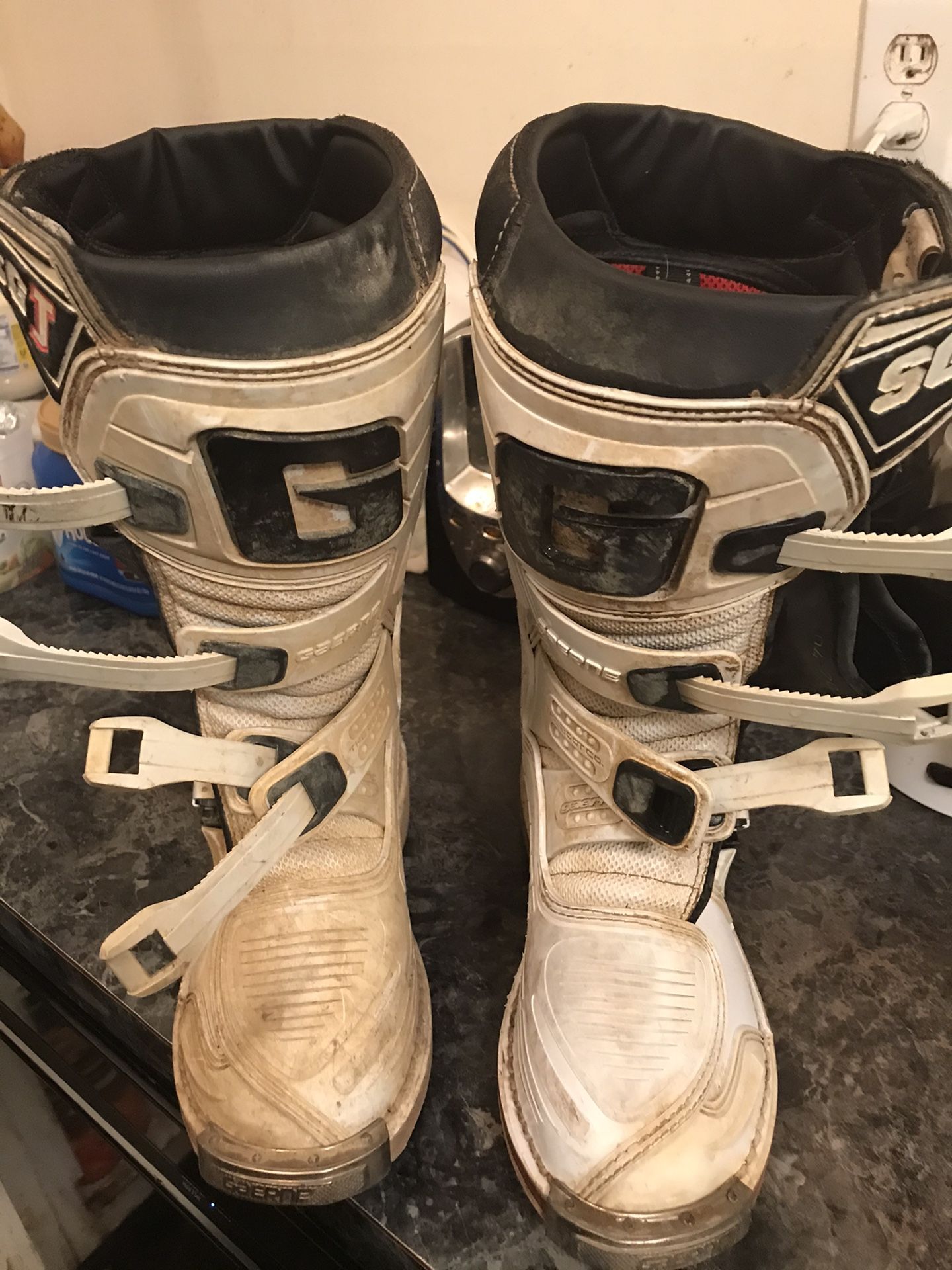 Size 6 motocross boots 20$