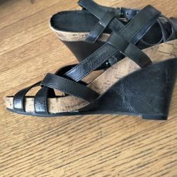 6 1/2  Black Wedge Heel