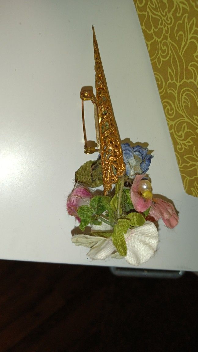 Posey Holder Filigree Brooch
