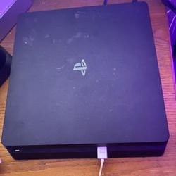 PS4 With 2 Controllers and working Head Set