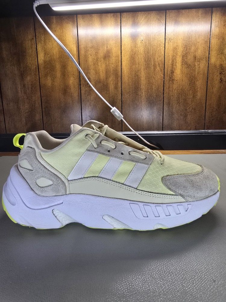 Men's Size: 9.5 Adidas ZX22 Boost