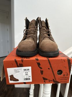 Work SAFETY Boots size 8,5 brand RED WING 
