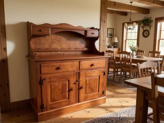 Early American Step-Back Wood Hutch / Coffee Bar great condition