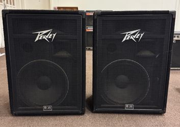 Peavey 115 International Series III PA Speakers + Stand(s) – Black Widow
