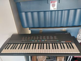 YAMAHA KEYBOARD PSR-18 EXCELLENT WORKING CONDITION