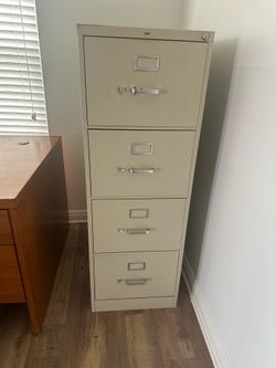 Metal 4-drawer file cabinet w/lock