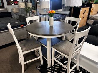 Stunning dining table set! 🤍🔥 Easy Financing!