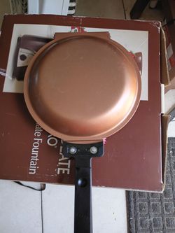 Food flipping pan