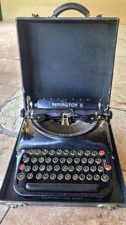 Vintage Remington Rand Model 5 Portable Typewriter in Original Case
