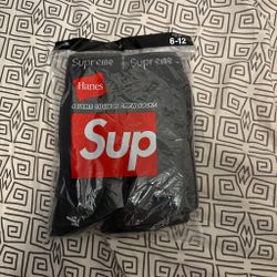Supreme x Hanes Cushion Crew Socks 4-Pack