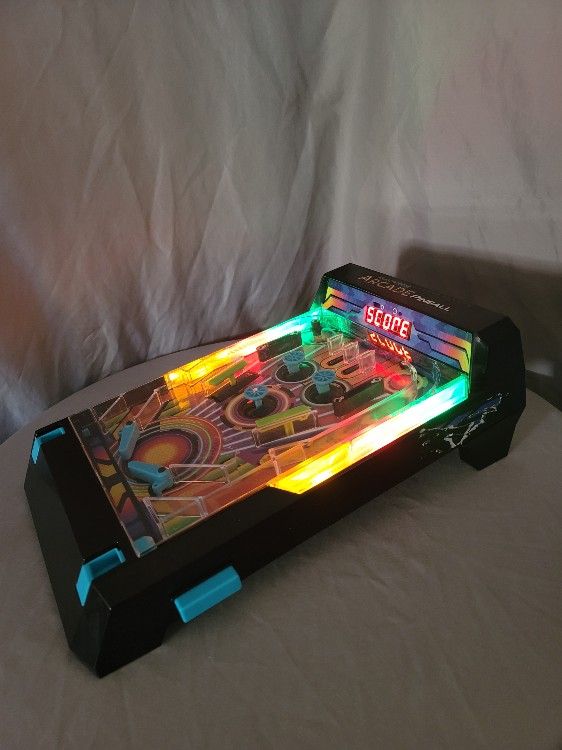 Electronic Arcade Pinball, Vibrating Bumpers & Flashing LED Lights! Electronic Score Counter & Arcade Sounds! ( Please Read Description )