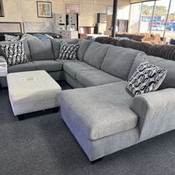 U Shape Sectional. 🚚WE DELIVER🚚