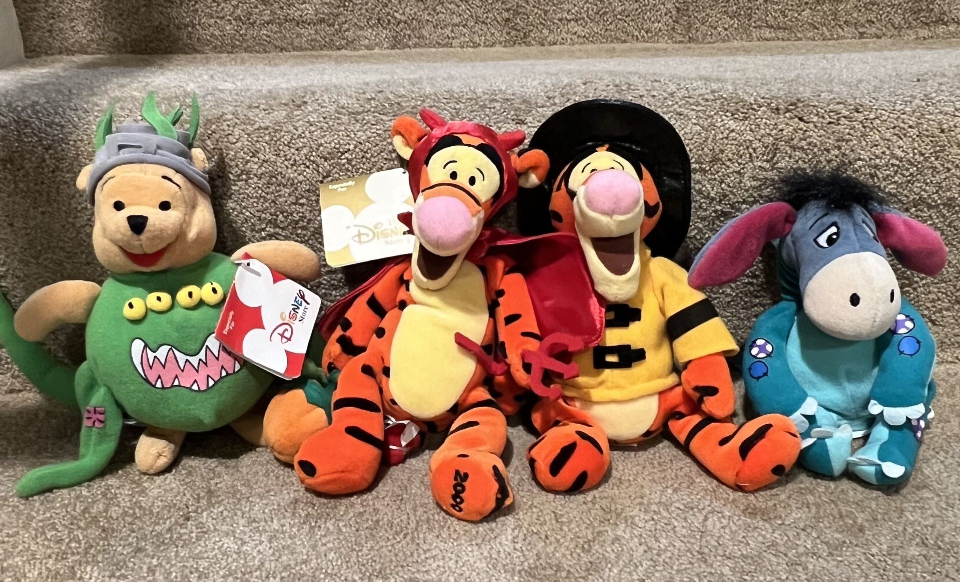Disney set of 4 Halloween Pooh Tigger Eeyore plush