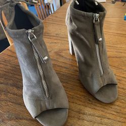 G By Guess Suede Microfiber Like Material Gray Zip Dress 4” Heels Shoes Open peep toe 