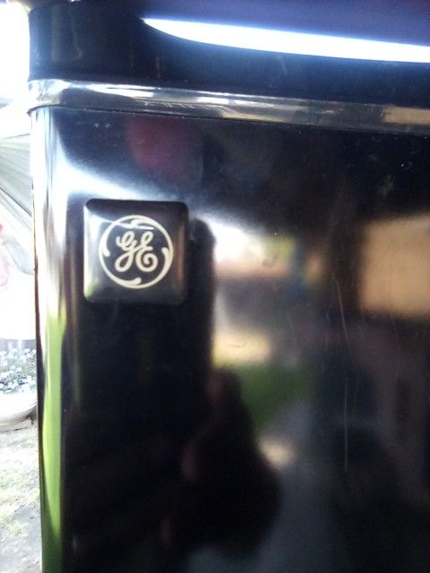 GE Mini Fridge